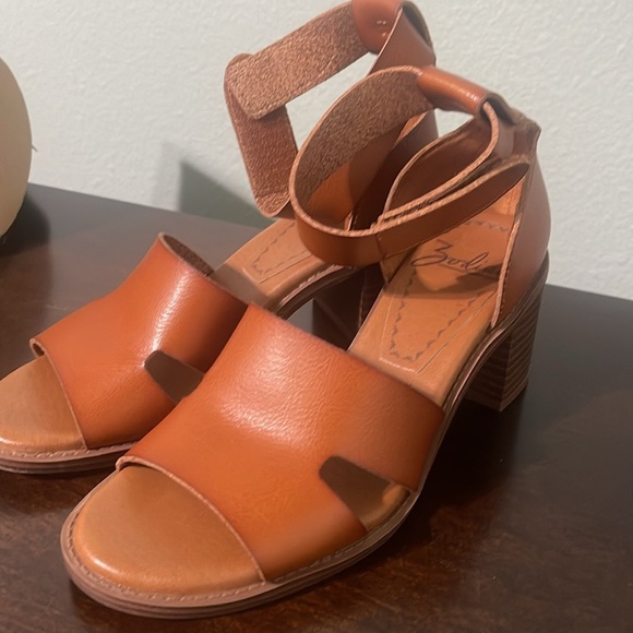 ZODIAC Women's Ida Block Heeled Sandal ankle strap cognac brown size 6 M - Picture 2 of 12